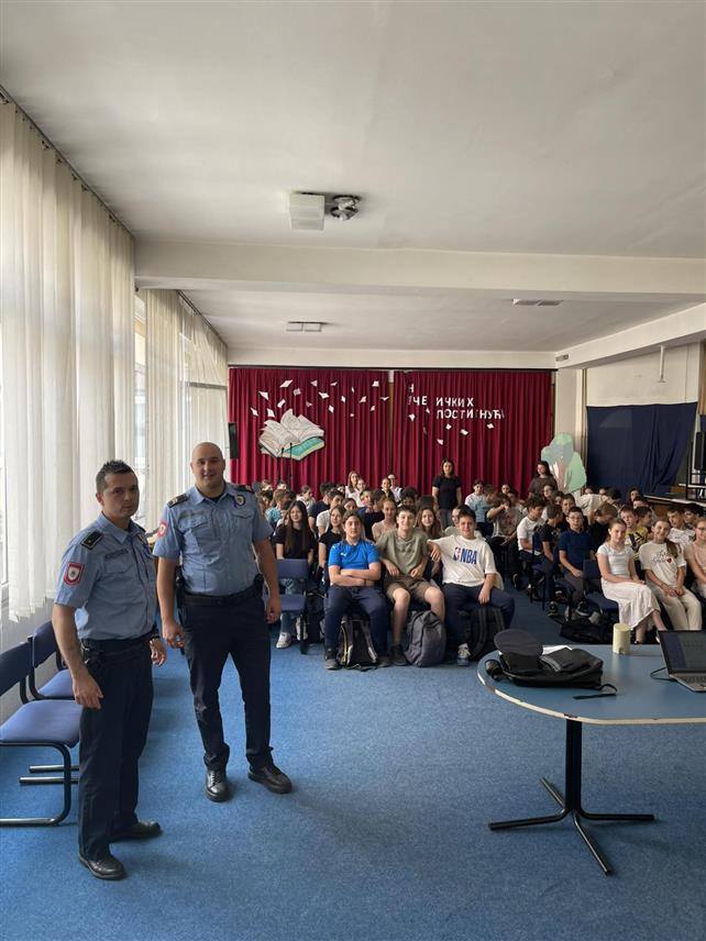 БАЊАЛУКА, 28. МАЈА /СРНА/ - Предавање припадника полиције ученицима Основне школе "Петар Петровић Његош" у Бањалуци.