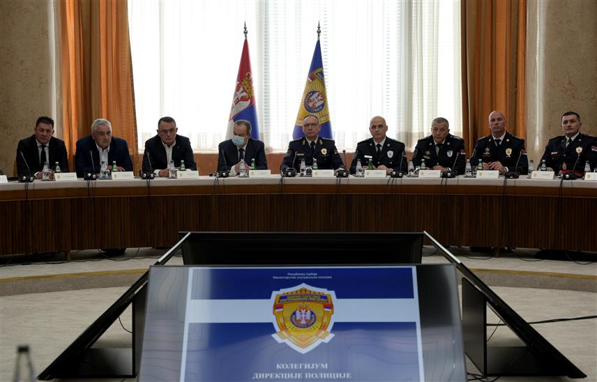 БЕОГРАД, 28. МАЈА /СРНА/ - Директор полиције Србије Драган Васиљевић на представљању резултата рада полиције од јануара до априла u Београду, којем је присуствовао и министар унутрашњих послова Србије Ивица Дачић.