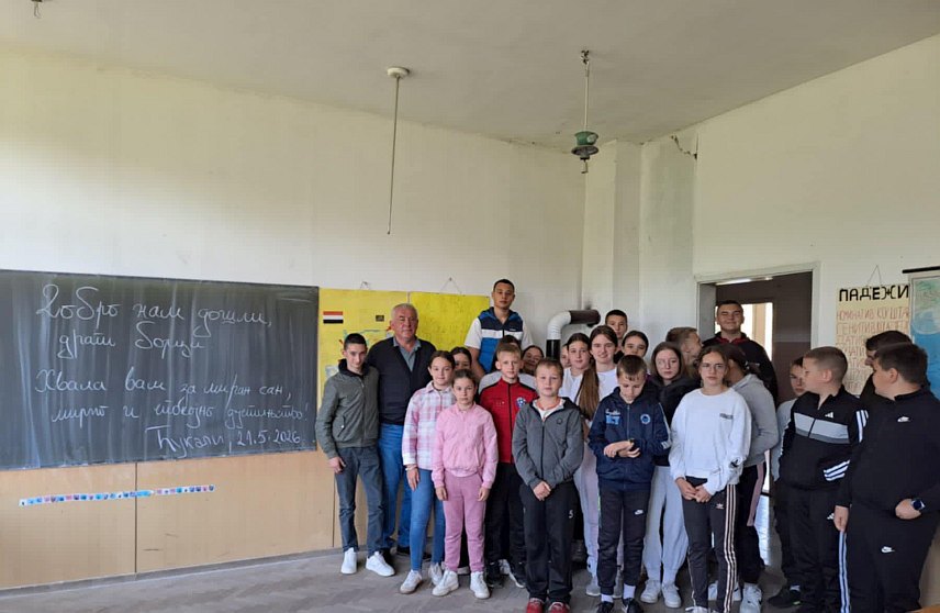 СРБАЦ, 30. МАЈА /СРНА/ - У свим основним школама на подручју општине Србац и Центру средњих школа "Петар Кочић" одржани су историјски часови поводом обиљежавања 34 године од формирања Прве србачке лаке пјешадијске бригаде.