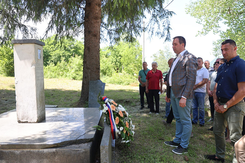 БАЊАЛУКА, 31. МАЈА /СРНА/ - Предсједник СПС-а Горан Селак присуствовао је Духовском црквено-народном сабору у Бојишту гдје је, као први званичник Српске, одао почаст српским борцима и жртвама Другог свјетског рата.