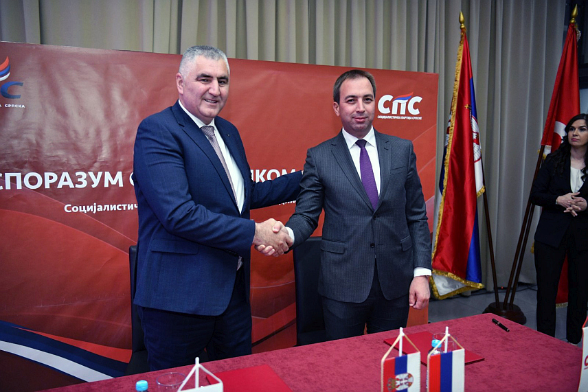 БИЈЕЉИНА, 4. МАЈА /СРНА/ - Предсједник Социјалистичке партије /СПС/ Српске Горан Селак и предсједник Покрета "Јединствена Српска" Чедомир Стојановић потписали су данас у Бијељини Споразум о заједничком наступу на предстојећим општим изборима.