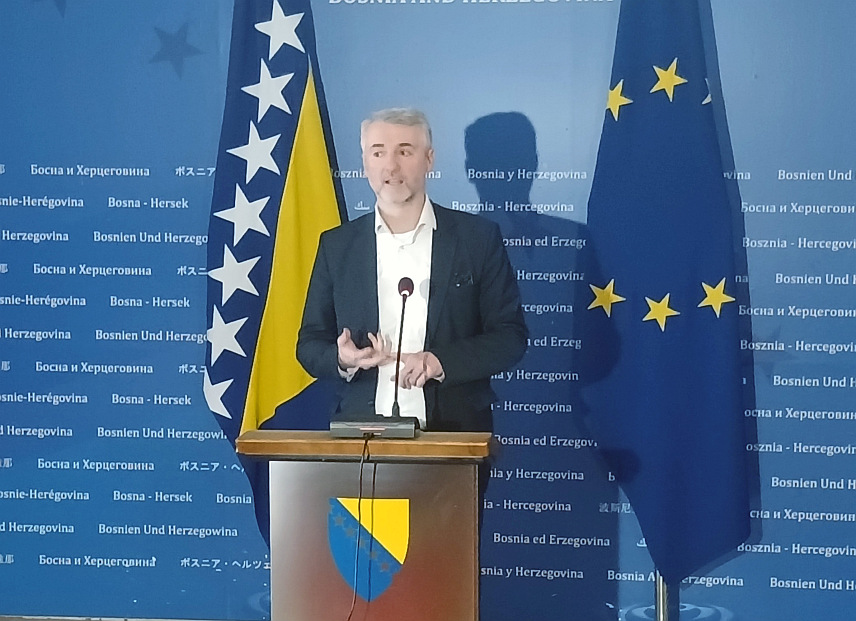 САРАЈЕВО, 7. МАЈА /СРНА/ - Министар комуникација и транспорта у Савјету министара Един Форто на конференцији за новинаре у Сарајеву.