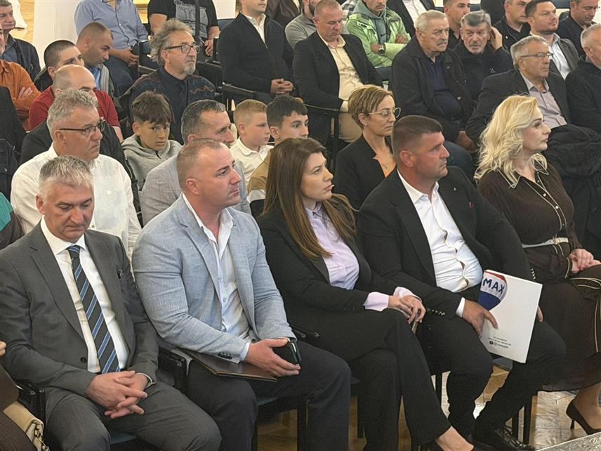 БАЊАЛУКА, 7. МАЈА /СРНА/ - Министар пољопривреде, шумарства и водопривреде Републике Српске Анђелка Кузмић је вечерас присуствовала академији поводом 100 година постојања Организације спортских риболоваца Бaњалука.