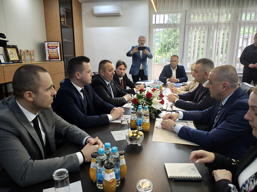 ФОЧА, 8. МАЈА /СРНА/ - Предсједник Владе Републике Српске Саво Минић посјетом Универзитетској болници започео је дводневну посјету Фочи.