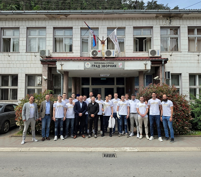 ЗВОРНИК, 8. МАЈА /СРНА/ - Градоначелник Зворника Бојан Ивановић организовао је данас пријем за управу и играче Кошаркашког клуба /КК/ "Дрина Бетин" поводом освајања титуле шампиона Републике Српске, прве у историји клуба.