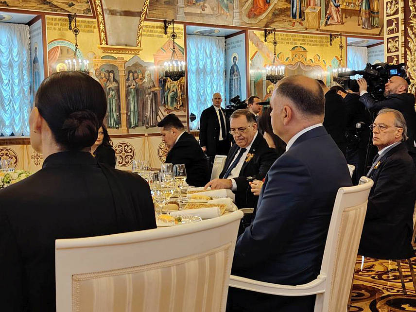 МОСКВА, 9. МАЈА /СРНА/ - Предсједници Републике Српске Синиша Каран, Народне скупштине Ненад Стевандић и СНСД-а Милорад Додик присуствовали су пријему код предсједника Руске Федерације Владимира Путина који је уприличио за стране званичнике.