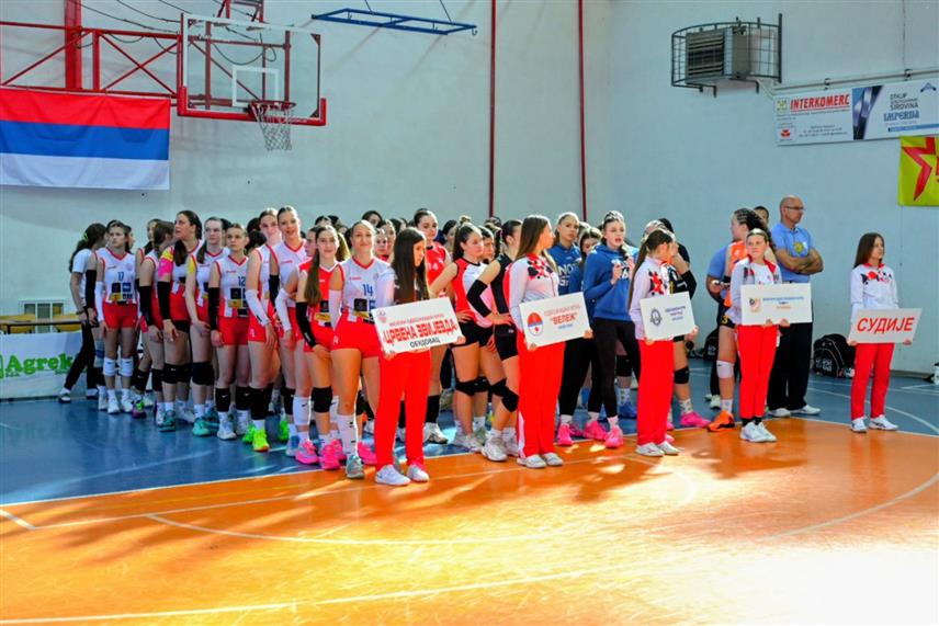 ШАМАЦ, 9. МАЈА /СРНА/ - Завршни турнир за првенство БиХ у одбојци за пионирке игра се у Шамцу.