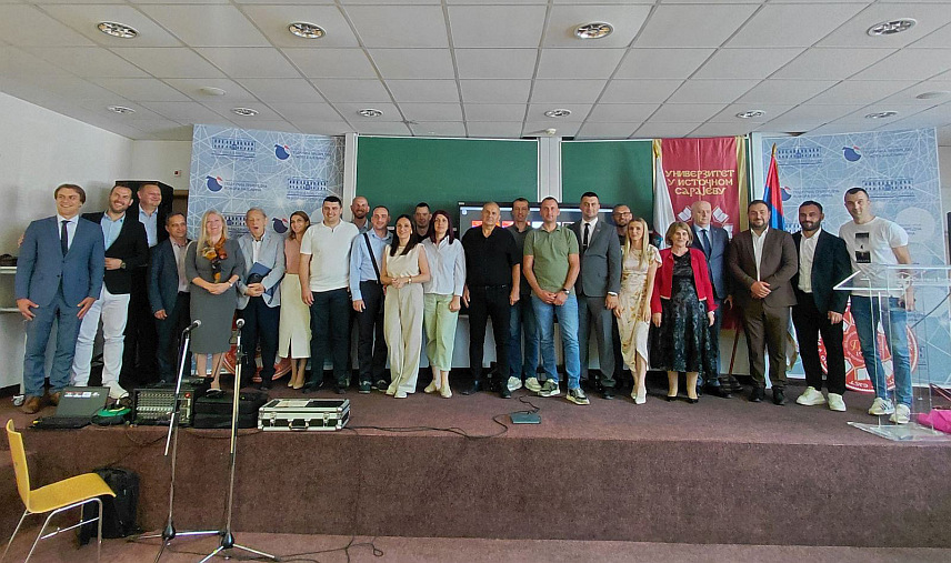 ВЛАСЕНИЦА, 10. ЈУНА /СРНА/ - Студијски програм шумарство који дјелује у Власеници у оквиру Пољопривредног факултета Универзитета у Источном Сарајеву, обиљежио је 15 година успјешног рада свечаном академијом током које је најављено да је у припреми акредитација новог студијског програма са два модула, који ће на трећој и четвртој години моћи да слушају и студенти из Руске Федерације.