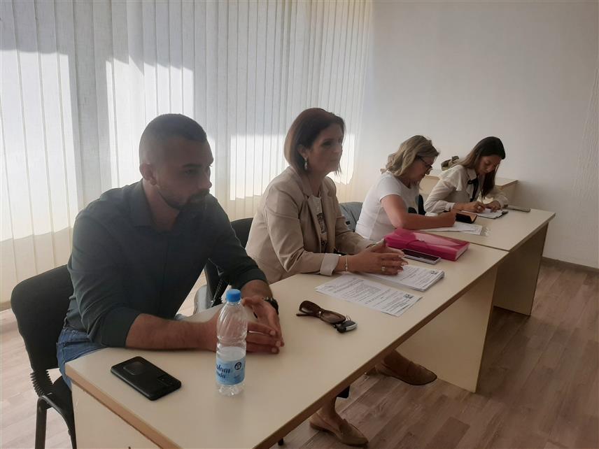 ФОЧА, 14. ЈУНА /СРНА/ - Републичка организација породица погинулих и заробљених бораца и несталих цивила очекује да до септембра буде запослена сва дјеца погинулих бораца која су се пријавила на јавни позив ресорног министарства, закључено је данас у Фочи, на сједници Предсједништва ове организације.