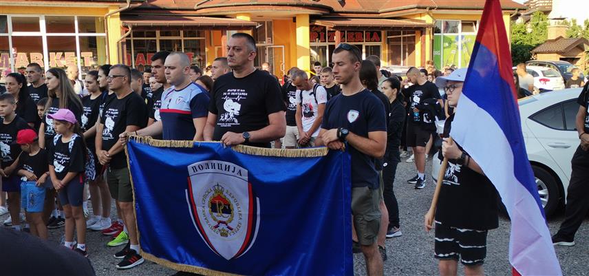 ДОБОЈ, 21. JУНА /СРНА/ - Марш "12 километара за 12 звјездица" кренуо је из Осјечана код Добоја на Дугу Њиву поводом 34 године од окончања војне операције "Коридор 92", чији је директан повод била смрт 12 беба у бањалучком породилишту због недостатка кисеоника.
