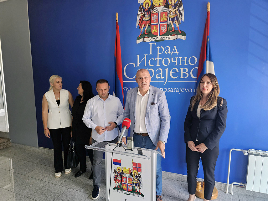 ИСТОЧНО САРАЈЕВО, 26. ЈУНА /СРНА/ - Предсједник Републичког удружења вишечланих породица "Четири плус" Миладин Готовац похвалио је данас мјере Владе Републике Српске за подршку вишечланим породицама, истичући да су за двије године дале значајне демографске резултате.