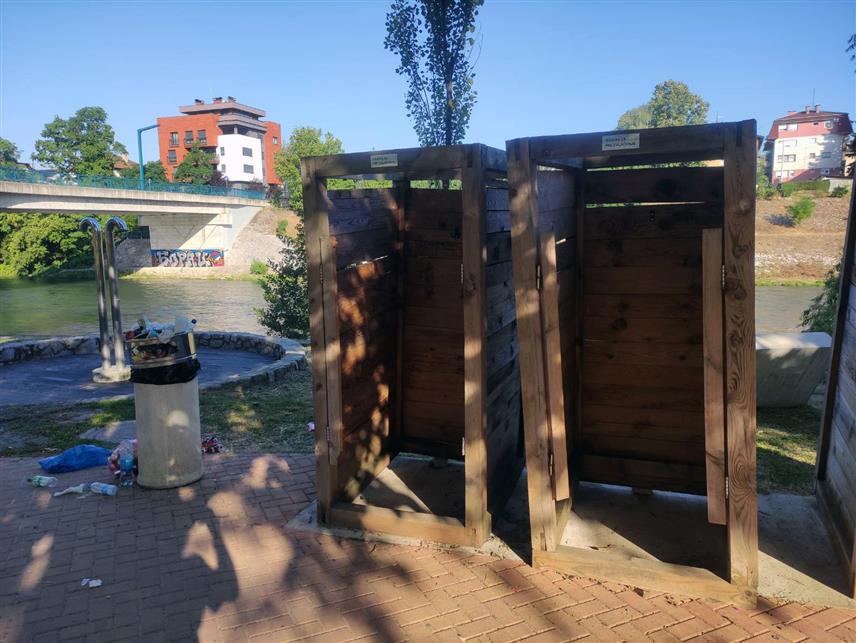 БАЊАЛУКА, 26. ЈУНА /СРНА/ - Санација девастираних кабина за пресвлачење на плажи код Зеленог моста у Бањалуци, због чијег уништавања су негодовали бројни Бањалучани, услиједиће наредне седмице, речено је Срни у градском Одјељењу за комуналне послове.