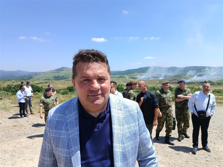 БЕОГРАД, 28. ЈУНА /СРНА/ - Предсједник Народне скупштине Републике Српске Ненад Стевандић данас је на војном полигону "Пасуљанске ливаде" присуствовао гађању из најмодернијих средстава и система Војске Србије.
