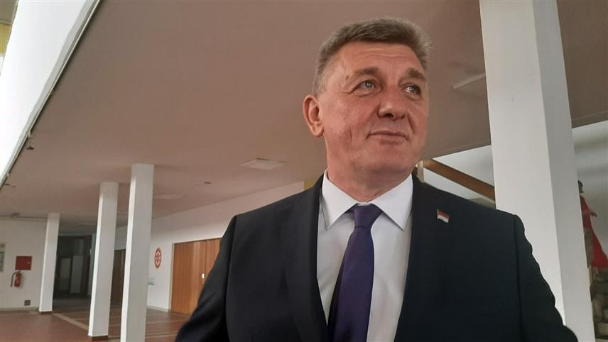 САРАЈЕВО, 29. ЈУНА /СРНА/ - Историчар Драга Мастиловић изјавио је Срни да "Ризница" Старе сарајевске православне цркве крије непроцјењиво благо српског, православног народа не само на простору Сарајева него и читаве БиХ, те открио да се ту налази, између осталог, новац из доба цара Душана и Сарајевски препис законоправила Светог Саве из 13. вијека.