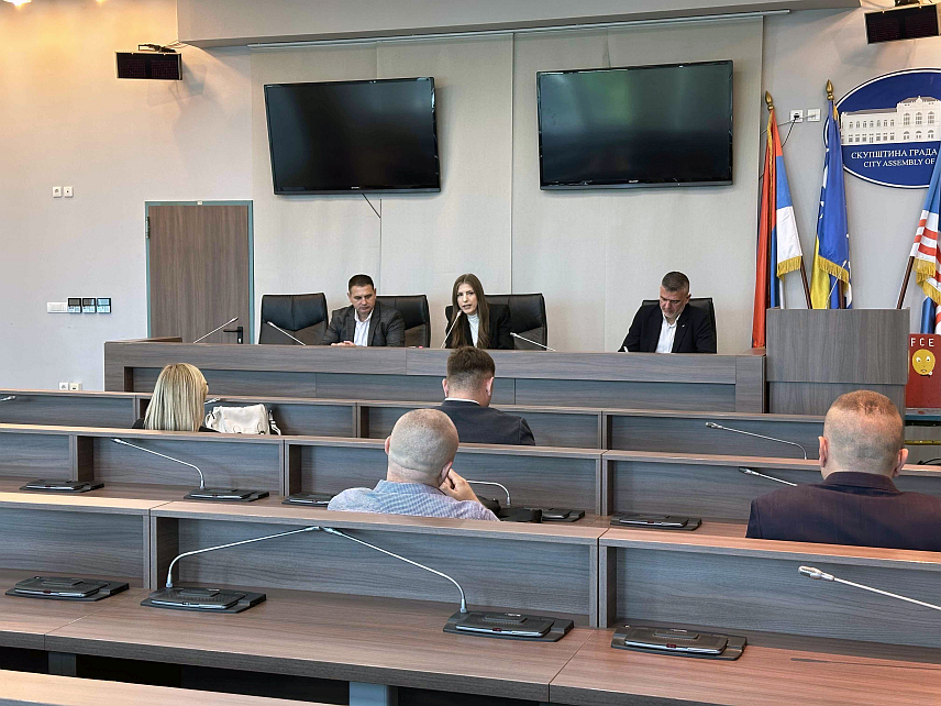 БИЈЕЉИНА, 4. ЈУНА /СРНА/ - На састанку парламентарних странака усаглашено је да сједница Скупштине града Бијељина буде одржана 15. јуна.  