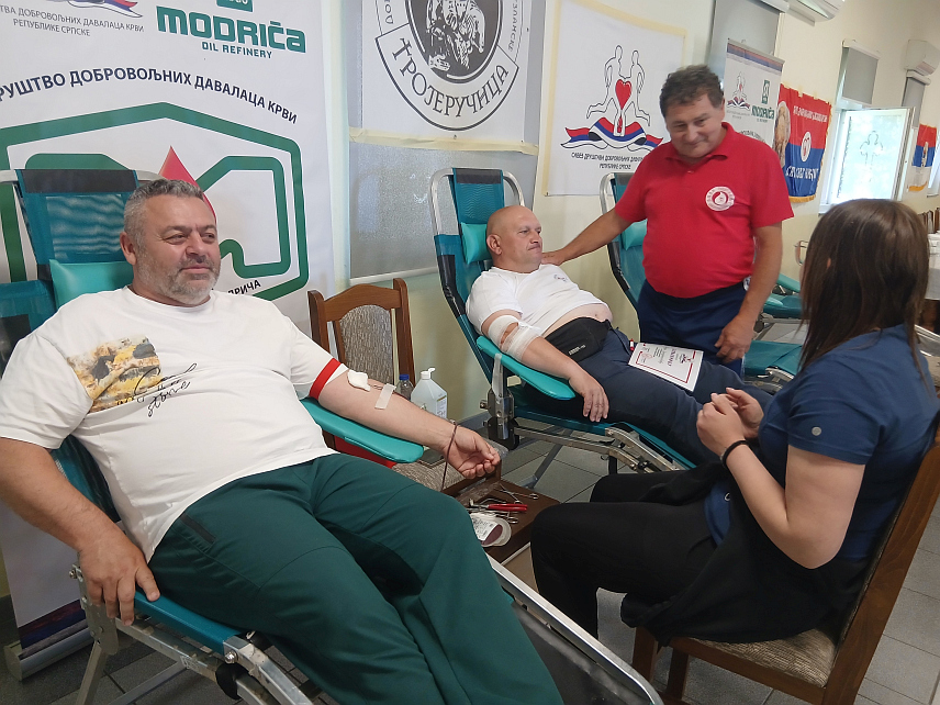 МОДРИЧА, 5. ЈУНА /СРНА/ - У мјесту Копривна код Модриче данас је одржана акција добровољног давања крви у којој је прикупљено 87 јединица ове драгоцјене течности.