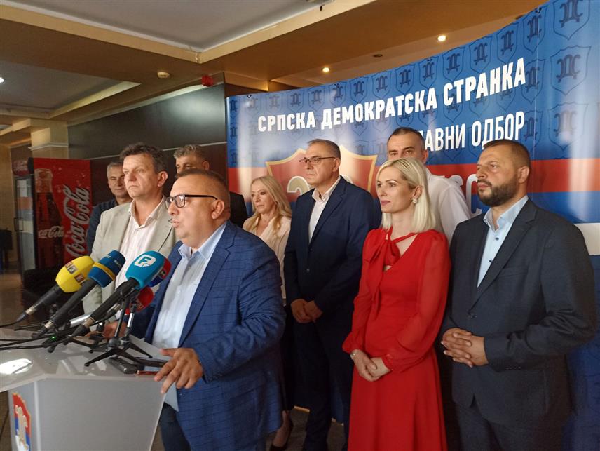 ИСТОЧНА ИЛИЏА, 7. ЈУНА /СРНА/ - Конференција за новинаре након сједнице Главног одбора СДС-а у Источној Илиџи.