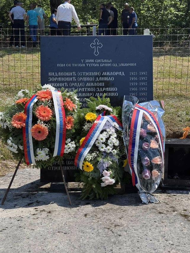 РОГАТИЦА, 19. ЈУЛА /СРНА/ - На Јаћену код Рогатице данас је служен парастос за 19 бораца Војске Републике Српске који су страдали на том подручју од 1992. до 1994. године.