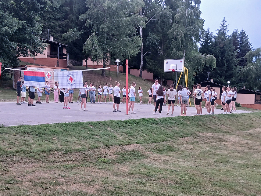 МОДРИЧА, 19. ЈУЛА /СРНА/ - У Ријечанима код Модриче почео је 30. камп подмлатка Црвеног крста Републике Српске, у којем учествују 43 волонтера из више општинских и градских организација из Српске и Брчко дистрикта.