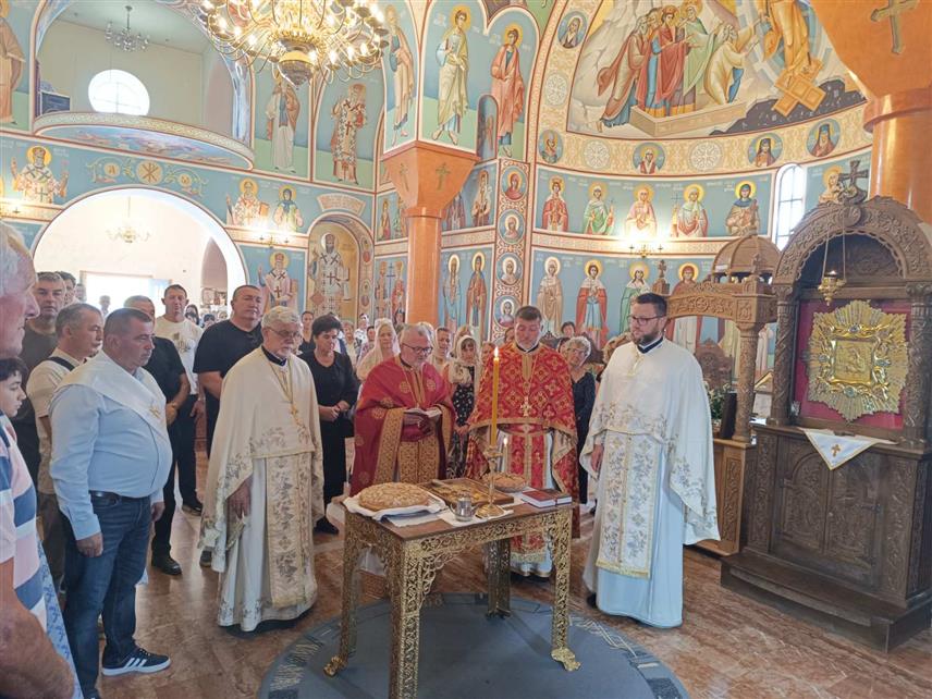 ВОЈКОВИЋИ, 21. ЈУЛА /СРНА/ – Одбрана насеља Војковићи, Грлица и Крупац гдје је Војска Републике Српске спријечила продор муслиманских снага према Илиџи и Палама била је од пресудног значаја за сарајевско-романијску регију и Републику Српску, поручено је са манифестације "Четврти август - Да се не заборави" у Војковићима.