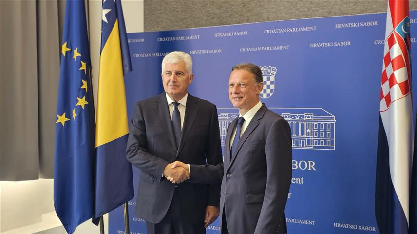 САРАЈЕВО, 21. ЈУЛА /СРНА/ - Предсједавајући Дома народа Парламентарне скупштине БиХ Драган Човић током састанка са предсједником Хрватског сабора Горданом Јандроковићем у Загребу.