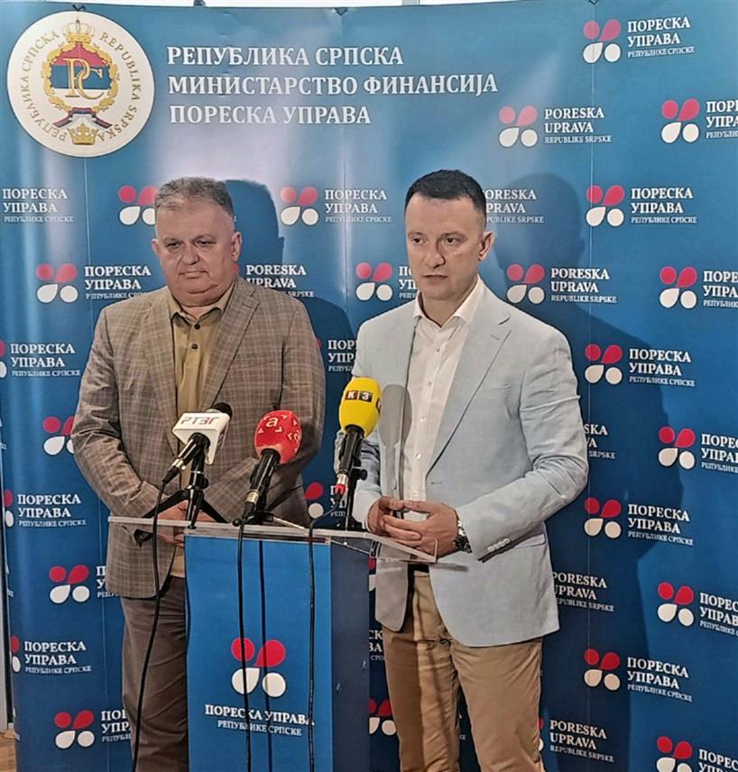 БАЊАЛУКА, 23. ЈУЛА /СРНА/ - Директор Пореске управе Републике Српске Горан Маричић и градоначелник Градишке Зоран Аџић данас су потписали Протокол о приступу подацима којим ће овој локалној заједници бити омогућено да користи неке од података из службених евиденција Пореске управе Републике Српске.