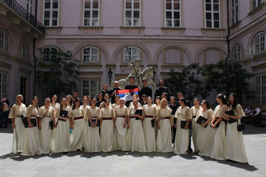 БАЊАЛУКА, 23. ЈУЛА /СРНА/ - Предсједник Милорад Додик честитао је Српском пјевачком друштву "Јединство" из Бањалуке за изузетан успјех на Хорском фестивалу у Братислави, гдје су освојили четири златне медаље у све четири такмичарске категорије.