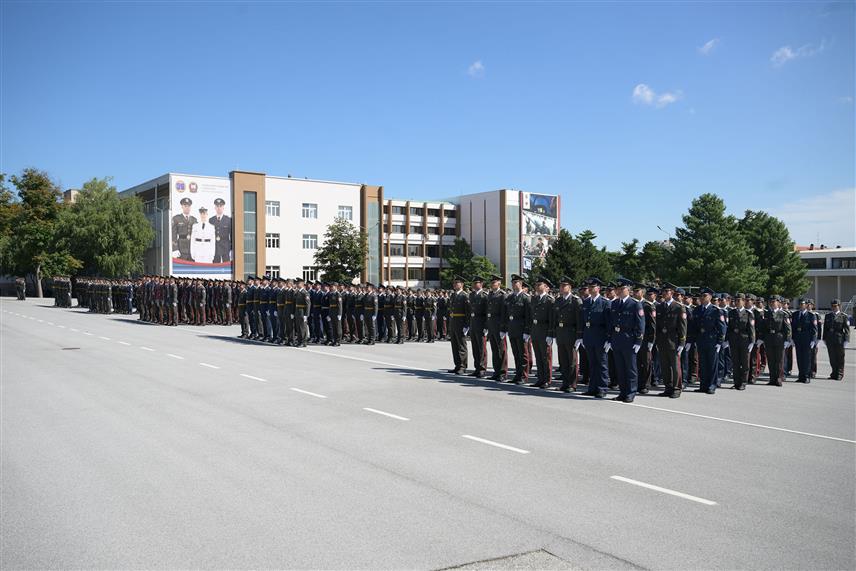 БЕОГРАД, 24. ЈУЛА /СРНА/ - Свечана промоција 130 најмлађих официра Војске Србије биће одржана сутра у Београду, а међу њима је и четворо из Оружаних снага БиХ.