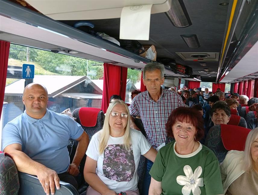 ВИШЕГРАД, 25. ЈУЛА /СРНА/ - Општинска управа Вишеград и вишеградска Хидроелектрана омогућили су одлазак 50 пензионера из ове општине на поклоничко путовање у манастир Тумане.