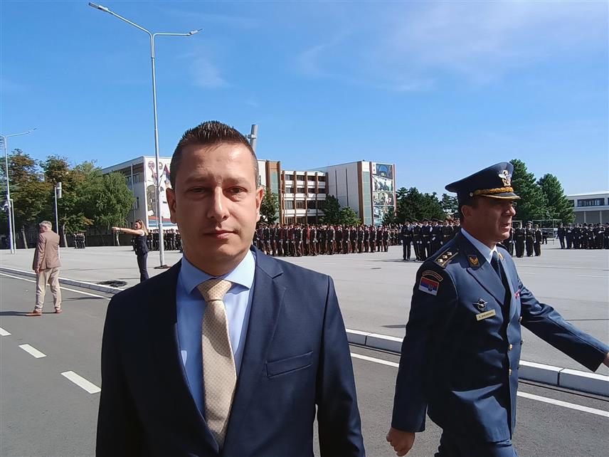 БЕОГРАД, 25. ЈУЛА /СРНА/ - Замјеник министра одбране у Савјету министара Александар Гогановић присуствовао је данас у Београду свечаној промоцији најмлађих официра Војске Србије, те истакао да овакав догађај, на којем су учествовали и кадети Оружаних снага БиХ, шаље поруке добре сарадње.