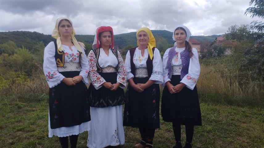 ИСТОЧНО САРАЈЕВО, 27. ЈУЛА /СРНА/ - Продукција "Први кадар" из Источног Сарајева успјешно је привела крају реализацију образовног ТВ серијала под називом "Звуци традиције" с циљем очувања српског културног идентитета кроз изворну пјесму.