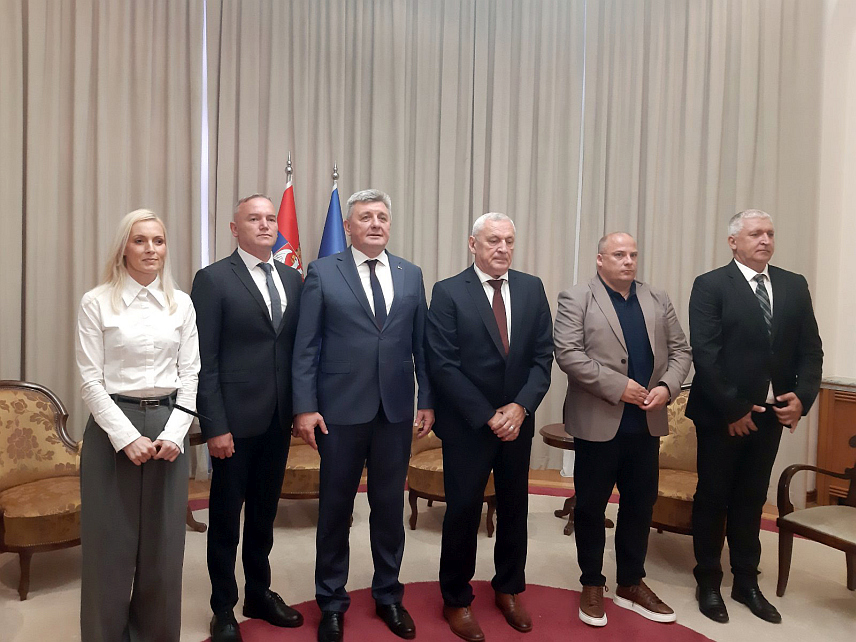 БЕОГРАД, 2. ЈУЛА /СРНА/ - Република Српска и Србија ће наредне седмице формирати координациони тим за научнотехнолошку сарадњу, рекао је у Београду министар за научнотехнолошки развој и високо образовање Републике Српске Драга Мастиловић.