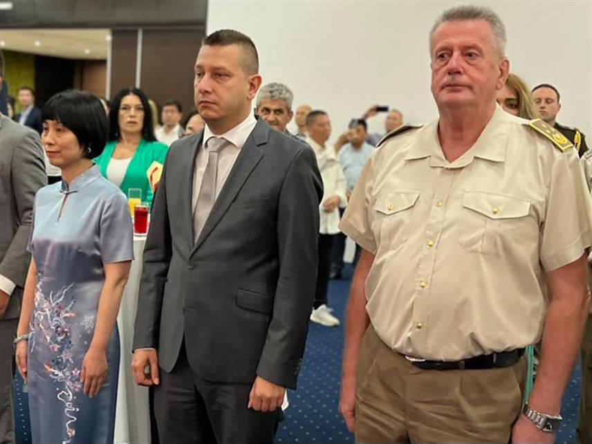 САРАЈЕВО, 30. ЈУЛА /СРНА/ - Замјеник министра одбране у Савјету министара Александар Гогановић присуствовао је вечерас, заједно са начелником Заједничког штаба Оружаних снага БиХ генерал-пуковником Гојком Кнежевићем, пријему поводом 99. годишњице оснивања Народноослободилачке војске Кине.