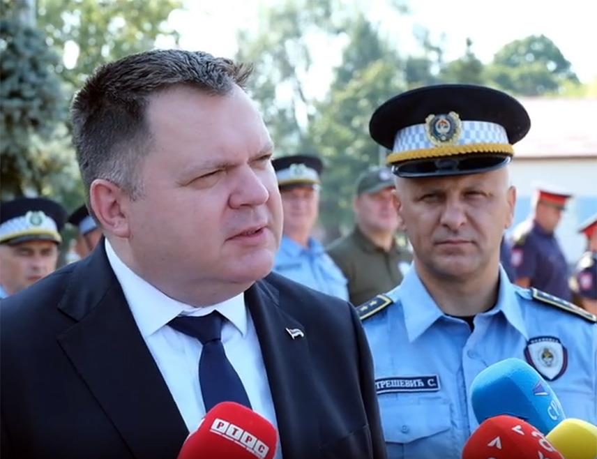 БАЊАЛУКА, 31. ЈУЛА /СРНА/ - Министар унутрашњих послова Републике Српске Жељко Будимир рекао је да ће МУП Српске наставити са процесом опремања Жандармерије са опремом која треба да одговара задацима и потребама ове јединице у 21. вијеку.