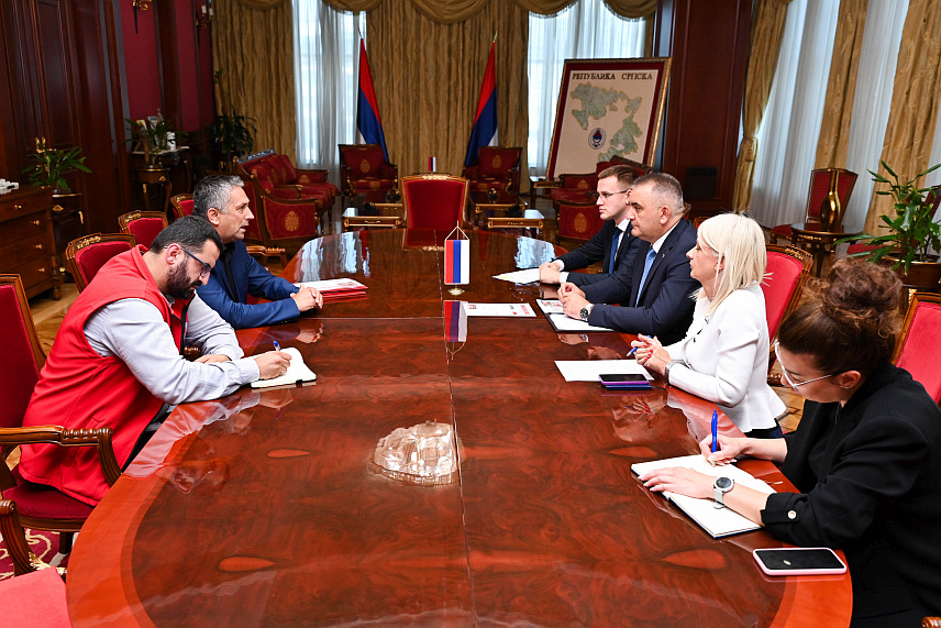 БАЊАЛУКА, 3. ЈУЛА /СРНА/ - Састанак премијера Републике Српске Саве Минића са генералним секретаром Црвеног крста Републике Српске Рајком Лазићем.