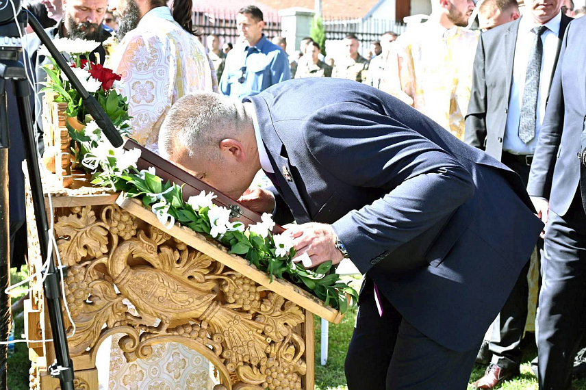 БРАТУНАЦ, 4. ЈУЛА /СРНА/ - Премијер Републике Српске Саво Минић поручио је данас да је дужност српског народа да памти и чува истину и да никада не дозволи да 3.267 Срба које су муслимани током протеклог рата убили у средњем Подрињу и Бирчу буду заборављени.