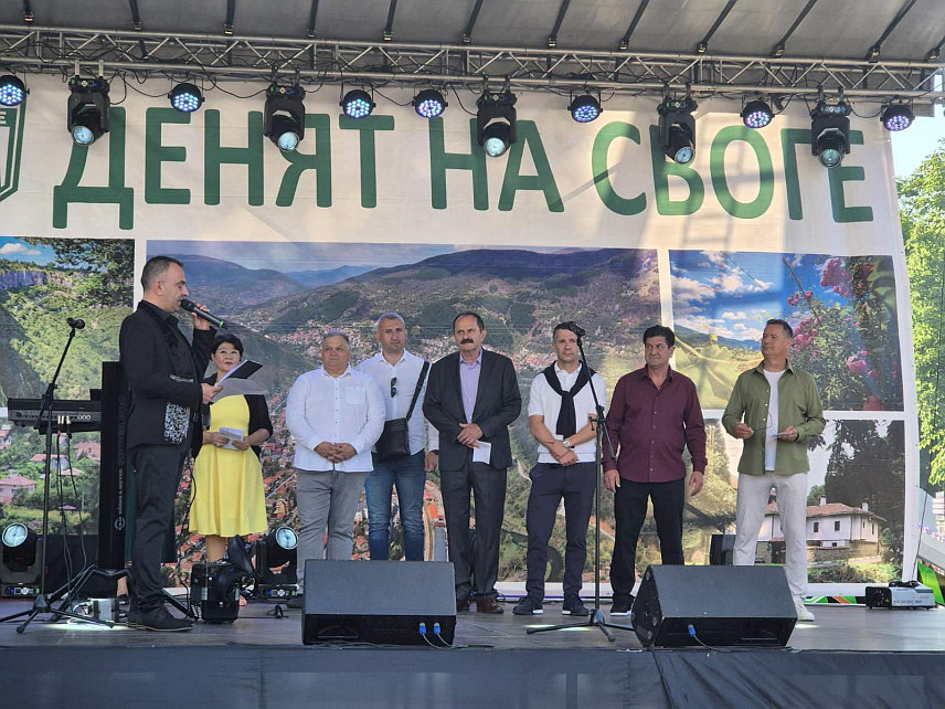 НОВИ ГРАД, 5. ЈУЛА /СРНА/ - Делегација општине Нови Град борави у службеној посјети бугарском Свогеу у оквиру обиљежавања Петровдана - Дана те општине.