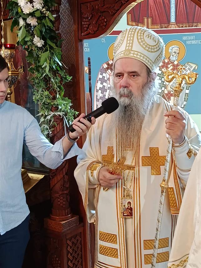ЗВОРНИК, 7. ЈУЛА /СРНА/ - Његово високопреосвештенство митрополит зворничко-тузлански Фотије данас је, на Ивањдан, служио у зворничкој цркви Рођења светог Јована Претече.