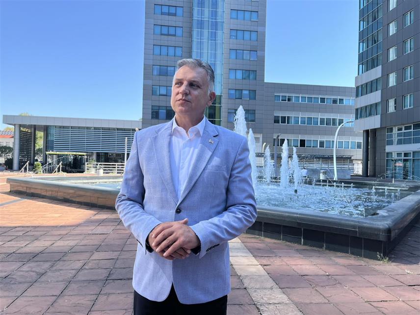 БАЊАЛУКА, 10. АВГУСТА /СРНА/ - Бесплатни уџбеници представљају значајну подршку и знатно финансијско растерећење кућних буџета, а уштеда за породице са троје дјеце може износити и до 1.000 КМ, изјавио је министар просвјете и културе Републике Српске Боривоје Голубовић.