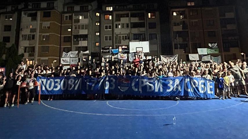 ДОБОЈ, 10. АВГУСТА /СРНА/ - На хуманитарном турниру "Тројка из блока" у Добоју прикупљено је 8.253 КМ за помоћ шесточланој породици Лазић из добојског насеља Миљковац. Турнир је организовала Хуманитарна организација "Срби за Србе".