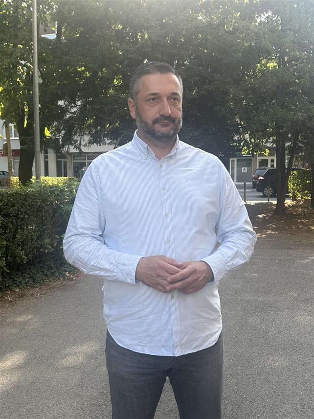 БАЊАЛУКА, 12. АВГУСТА /СРНА/ - Наплата паркинга у Бањалуци поново почиње 18. августа, изјавио је за Срну предсједник Скупштине града Бањалука Љубо Нинковић, истичући да је испоштован само један услов од низа које је Уставни суд Републике Српске замјерио у претходној одлуци.