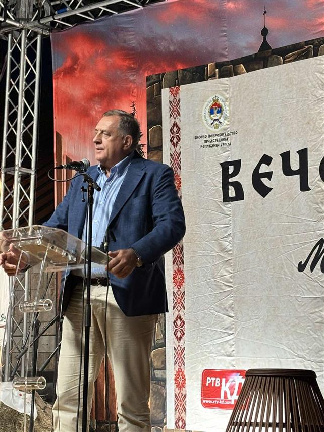 КОЗАРСКА ДУБИЦА, 18. АВГУСТА /СРНА/ - Предсједник Милорад Додик свечано је вечерас озваничио почетак такмичарског фестивала "Вече ојкаче" код манастира Моштаница, те посебно поздравио такмичаре који су очували ову пјесму.