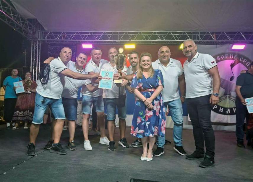 ГАЦКО, 21. АВГУСTА /СРНА/ - Мушка изворна група "Сава Владиславић" из Гацка освојила је прво мјесто на Фестивалу изворне српске пјесме у Приликама код Ивањице.