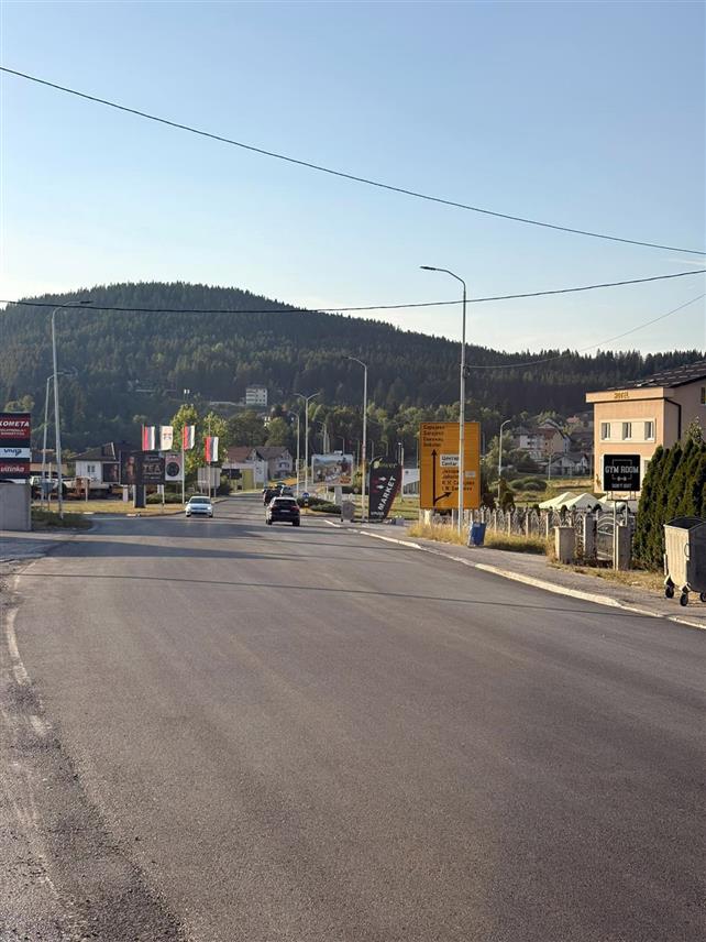 ПАЛЕ, 21. АВГУСТА /СРНА/ - На Палама је завршено асфалтирање дионице магистралног пута Пале–Подграб, од новоизграђене кружне раскрснице у близини аутобуске станице и хипермаркета "Корт" до тунела "Каловита брда", дуге око километар и по.