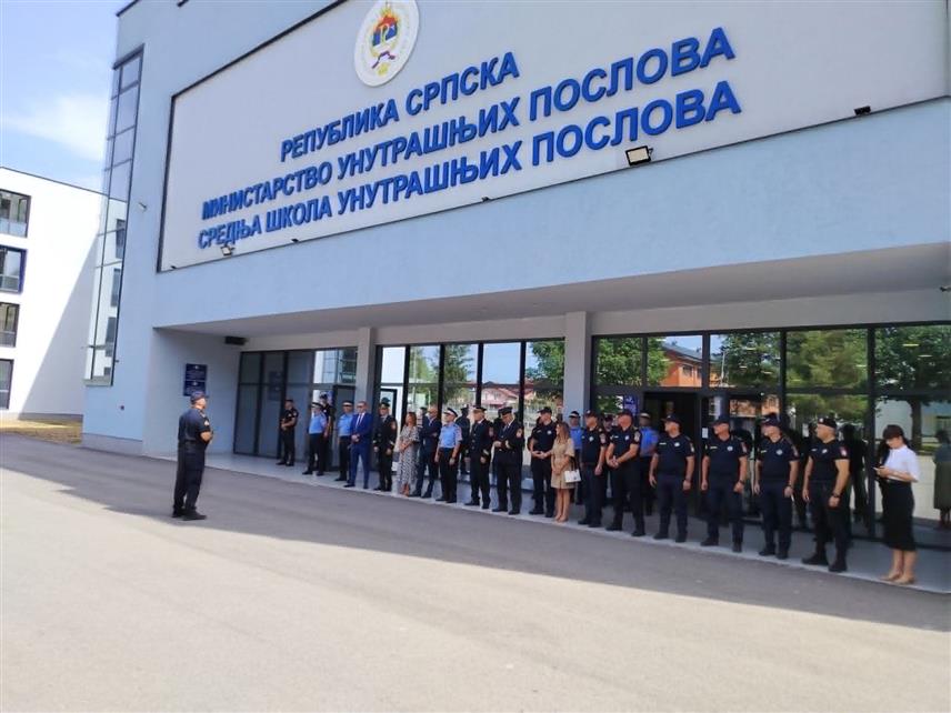 БАЊАЛУКА, 27. АВГУСТА /СРНА/ - Обука за полазнике прве класе приправника Судске полиције Републике Српске, која је трајала мјесец и по, окончана је данас завршном вјежбом, а полазници су показали знање и вјештине које су стекли из области примјене полицијских овлаштења.