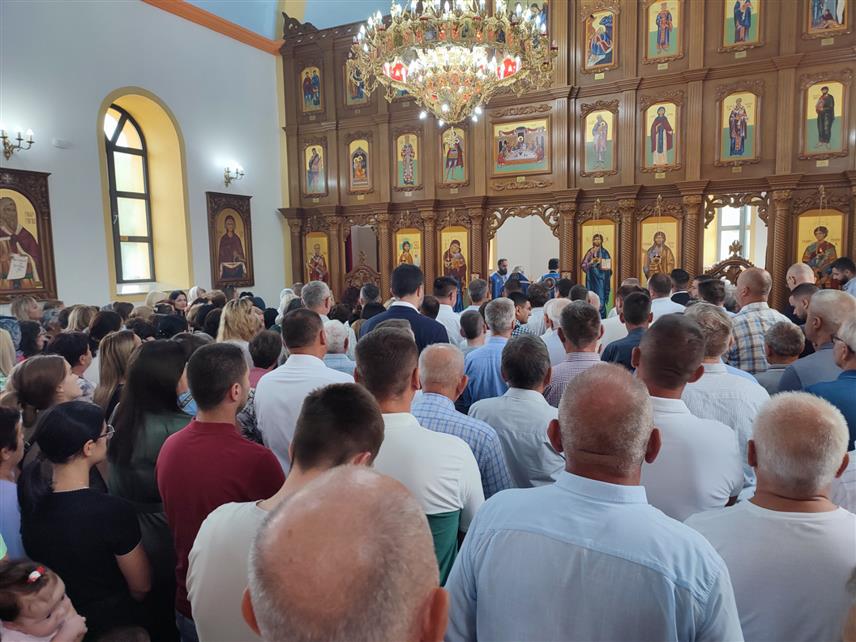 БАЊАЛУКА, 28. АВГУСТА /СРНА/ - Предсједник Милорад Додик присуствује Светој архијерејској литургији коју у Цркви Успења Пресвете Богородице у челиначкој мјесној заједници Јошавка служи Његово високопреосвештенство митрополит бањалучки Јефрем, поводом 100 година овог вјерског објекта и празника Велике Госпојине.