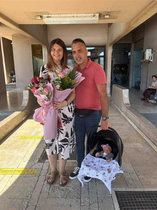 ПРИЈЕДОР, 28. АВГУСТА /СРНА/ - Брачни пар Сандра и Никола Нинић, након вишегодишњих покушаја да постану родитељи природним путем, безуспјешних без јасних узрока и конкретних разлога, 8. августа су добили бебу Софију, из првог покушаја биомедицински потпомогнуте оплодње.