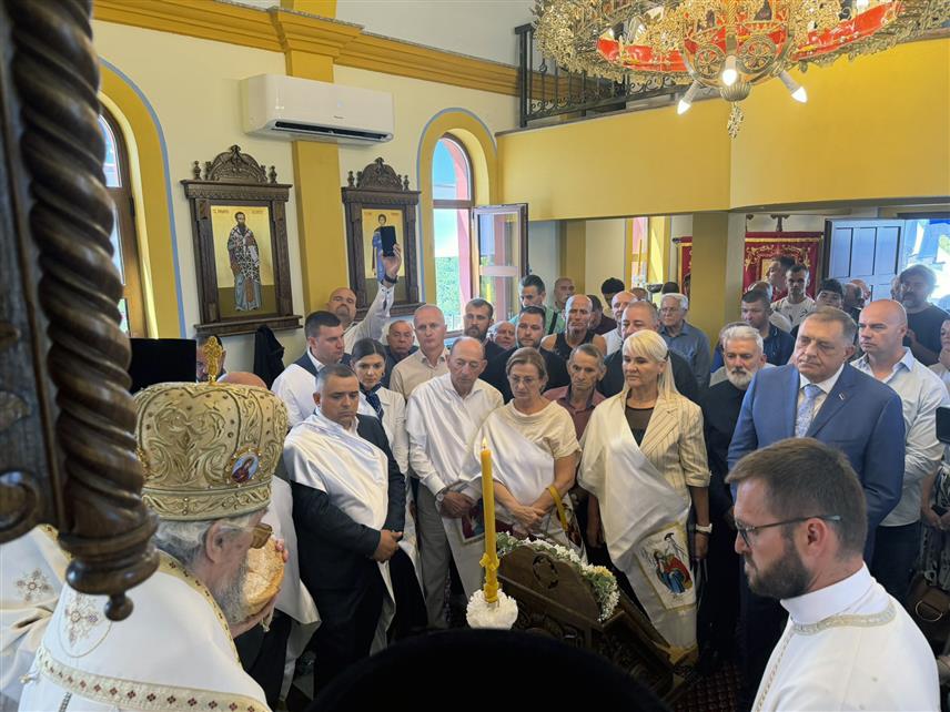 ЛАКТАШИ, 2. АВГУСТА /СРНА/ - Предсједник Милорад Додик изјавио је након освештања Храма Светог пророка Илије у Горњој Слатини код Лакташа да српски народ када је окупљен може да изгради сваки објекат.