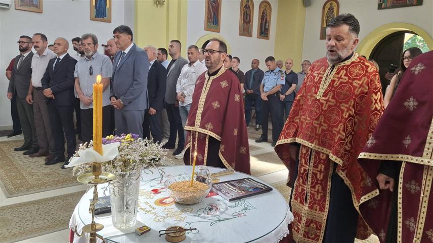 НОВИ ГРАД, 6. АВГУСТА /СРНА/ - Парастосом у Храму Светих апостола Петра и Павла у Новом Граду почело је обиљежавање 31 године од егзодуса Срба из бивше Републике Српске Крајине у хрватској злочиначкој акцији "Олуја".
