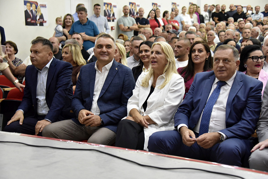 КОТОР ВАРОШ, 10. СЕПТЕМБРА /СРНА/ - Предизборни скуп СНСД-а у Котор Варошу.